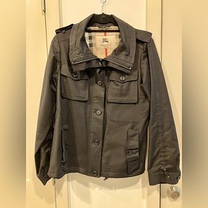 Burberry women’s size 2 (US) jacket great pre-owned